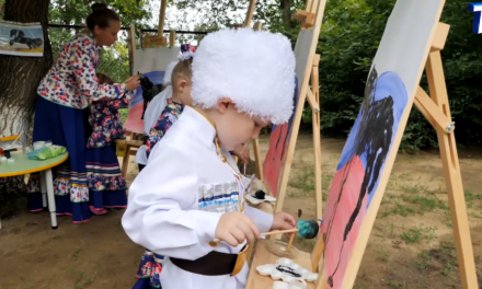 Казачата МБДОУ «Детский сад №11» готовятся отметить День государственного флага